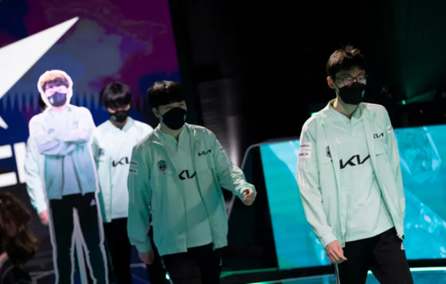 MAD碾压DRX，Canyon操刀奇招英雄翻盘成都决赛之夜3:1（釜山）