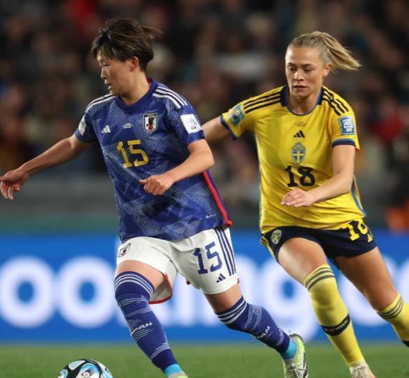 日本队逆转瑞典队，波尔统治全场