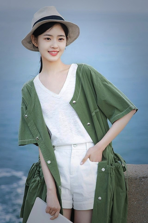 克莱王者归来显神威，深圳队爆冷尼克斯创历史—篮球之夜的双重震撼